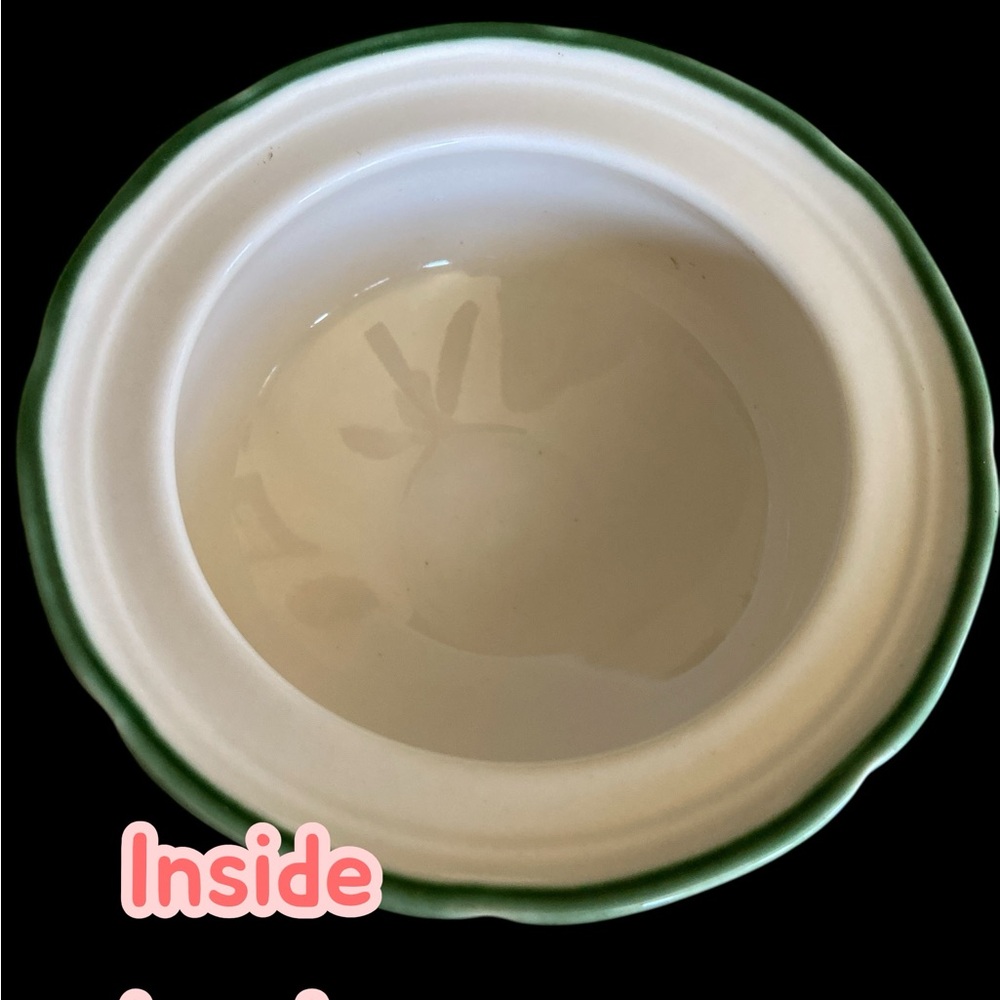 Mikasa Cream and Green Covered sugar Bowl with Holly Design - Picture 6 of 7